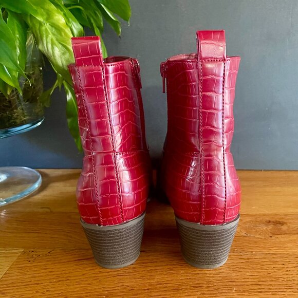 Maurices Red Croc Embossed Faux Leather Western Ankle Boots Women’s 8.5M - Picture 2 of 9